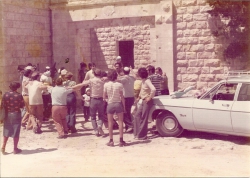 ריקודים בחזית משטרת מסחה 1977