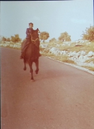 חננאל גורפינקל, ילד טבע,  על הסוס של ישראל גנה (באדיבות שמואל גורפינקל, נובמבר 2022)