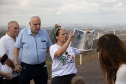 יסכה זמירי  בתחנת תעלות הקשר (צילום: דני סיטרון)