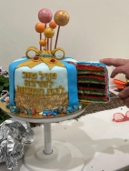 לבת המצווה של הנכדה ערבה. העוגה יפה גם מפנים...