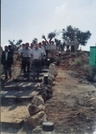 ראש מועצת אלקנה, ניסן סלומינסקי, מארח את באי כנס הליכוד בפארק הגורן החדש ובתצפית מחלקה המערבי של הגבעה (כיום: "מצפה הגורן")