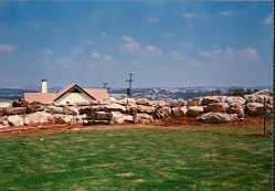 המסלעה שהקימו נוער אלקנה בצפון הדולינה