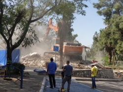 הריסת בית כנסת "הראשונים" לצורך בניית בית הכנסת החדש "שירת ראובן"