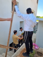 בניית סוכות לאזרחים ותיקים