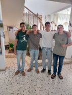 בניית סוכות לאזרחים ותיקים