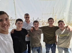 הנהדרים מכתה יוד תודה רבה על סוכה נפלאה
משפחת גונן