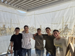 בניית סוכות לאזרחים ותיקים