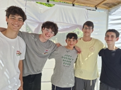 בניית סוכות לאזרחים ותיקים