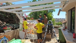בניית סוכות לאזרחים ותיקים