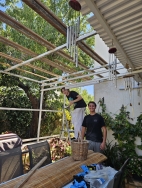 תודה מקרב לב לצוות המופלא ינון והדר שעזרו לי בבניית הסוכה