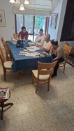 החברים זוכים לשעור מתמטיקה.
תודה רבה לנועם אביב ומאיר.