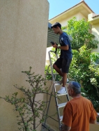 תודה מעומק הלב ל:
בארי סרוסי
יקיר אייזנברג
לביא גרניק
שעזרו מאוד בהקמת הסוכה.
יישר כוח לכל העוסקים במיזם המבורך הזה
בברכת שנה טובה ומתוקה
מטי ומשה וינברגר